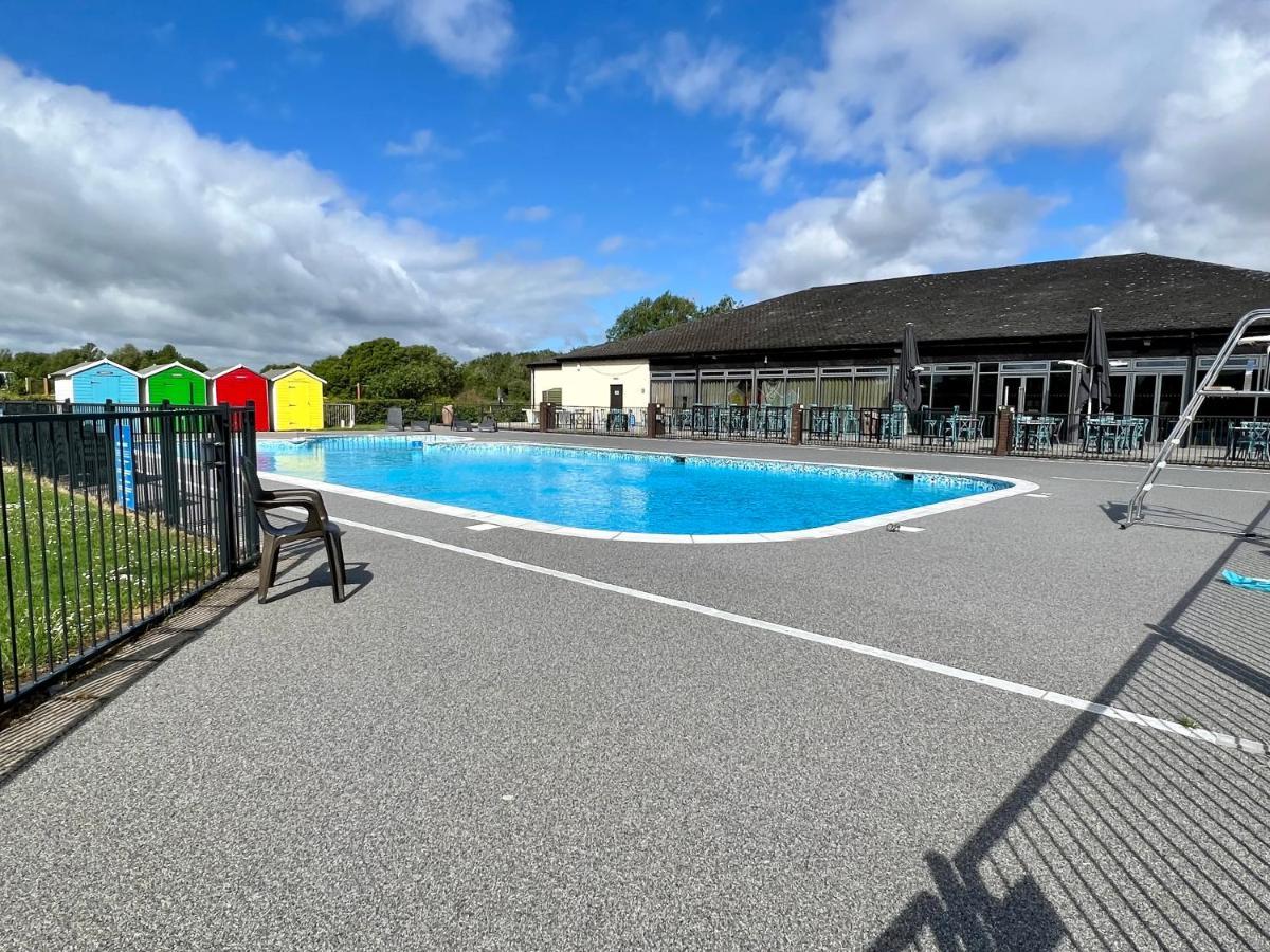 Dragonfly Lodge South Cerney Esterno foto