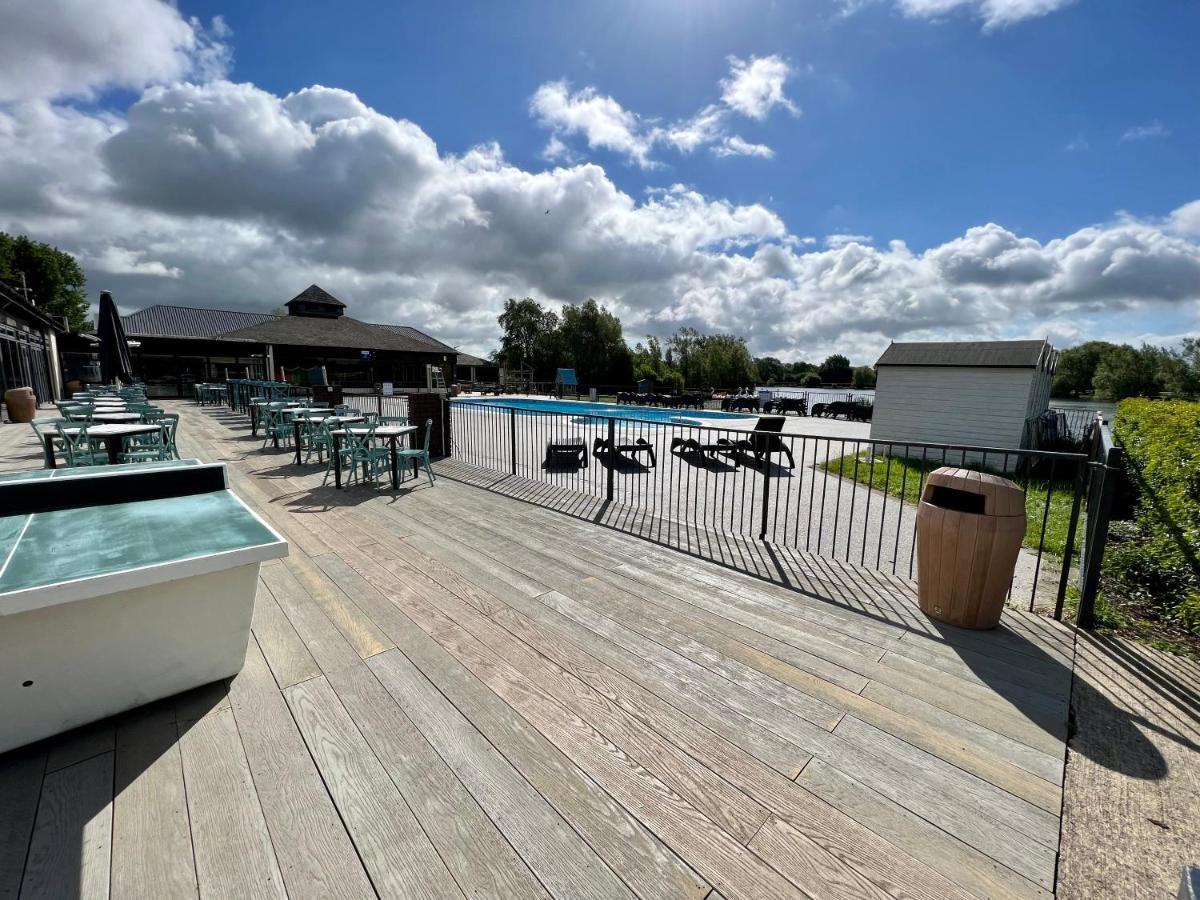 Dragonfly Lodge South Cerney Esterno foto