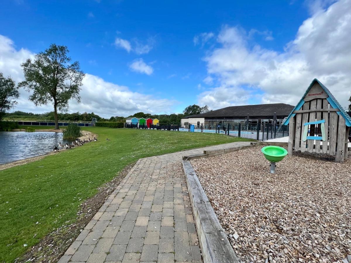 Dragonfly Lodge South Cerney Esterno foto