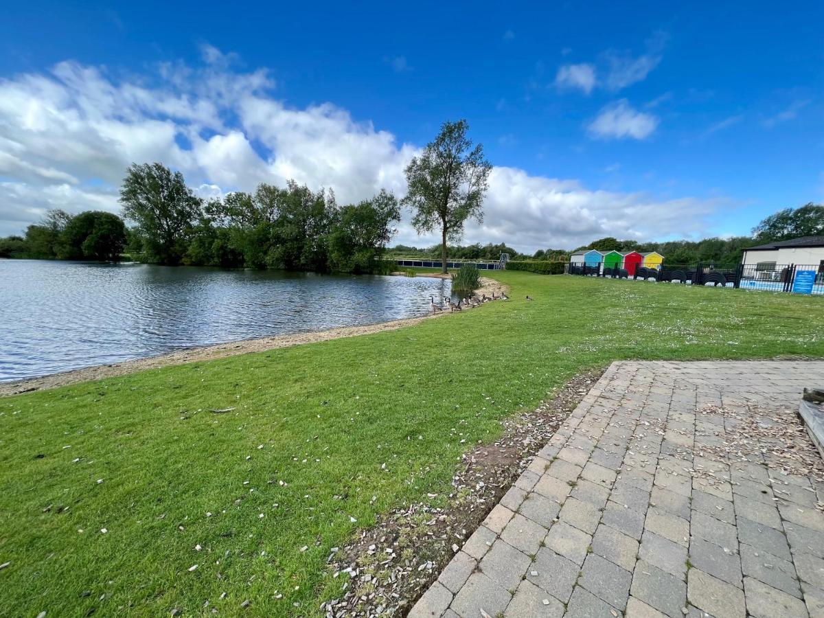 Dragonfly Lodge South Cerney Esterno foto