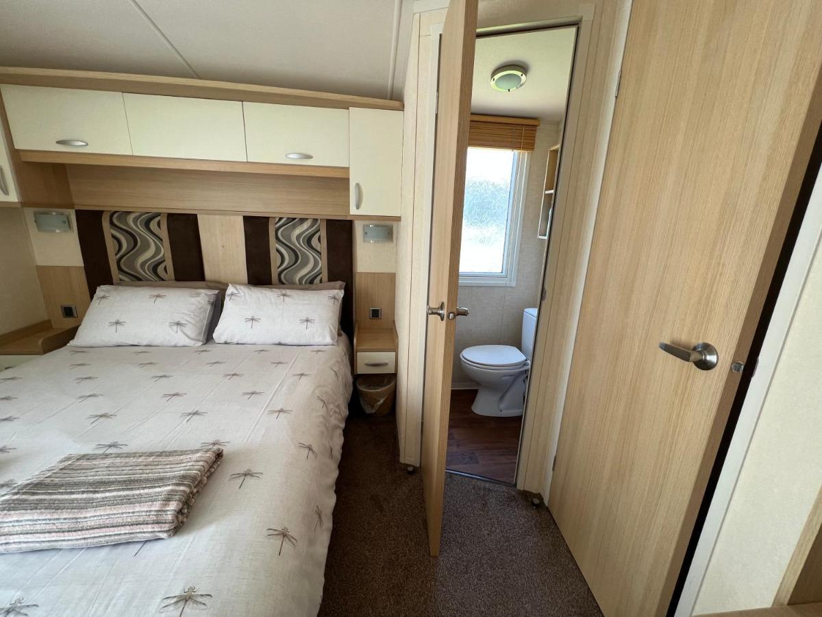 Dragonfly Lodge South Cerney Esterno foto