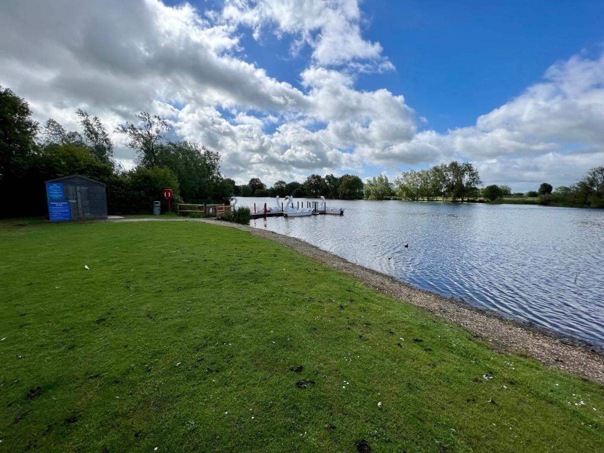Dragonfly Lodge South Cerney Esterno foto