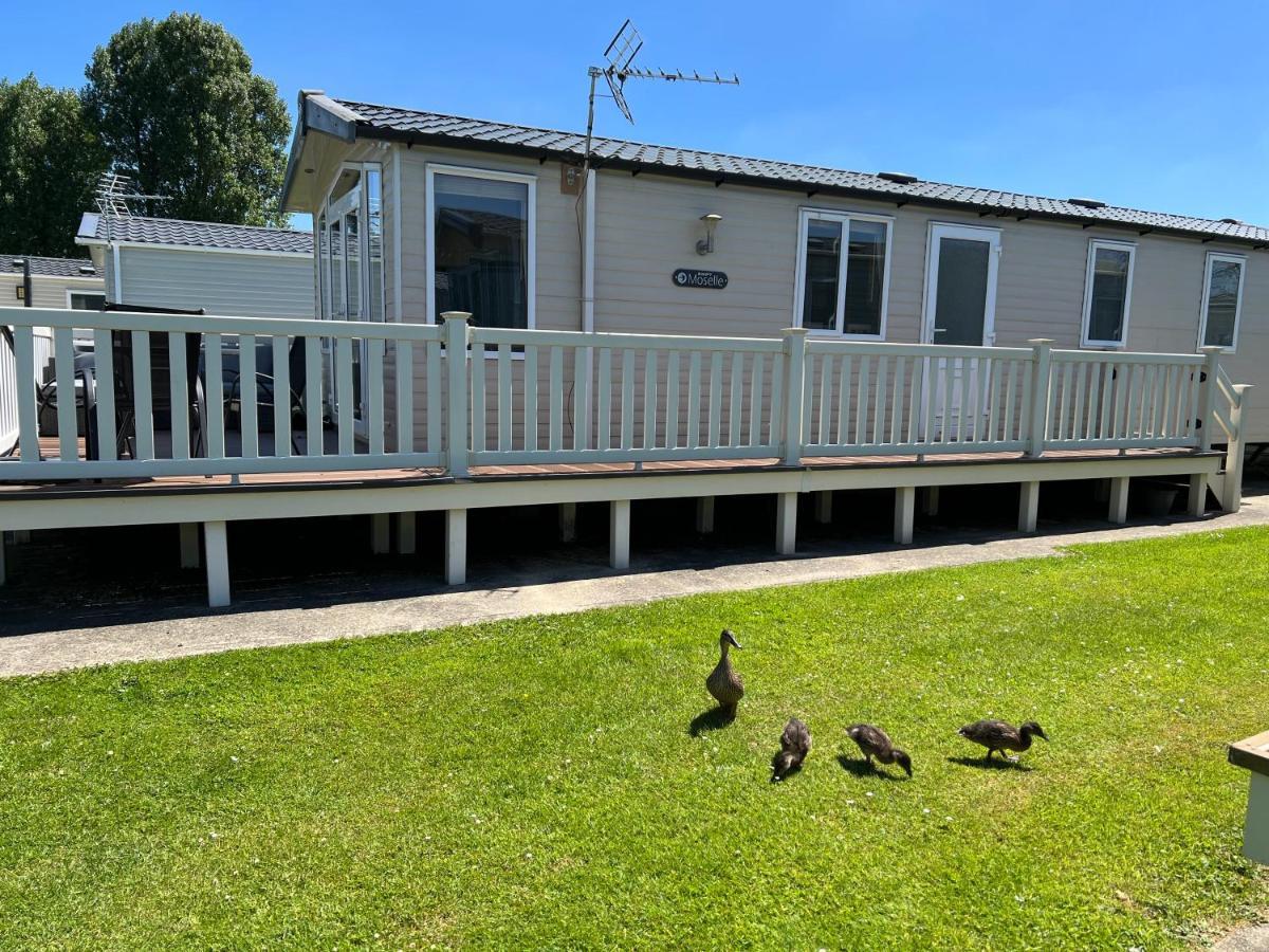 Dragonfly Lodge South Cerney Esterno foto