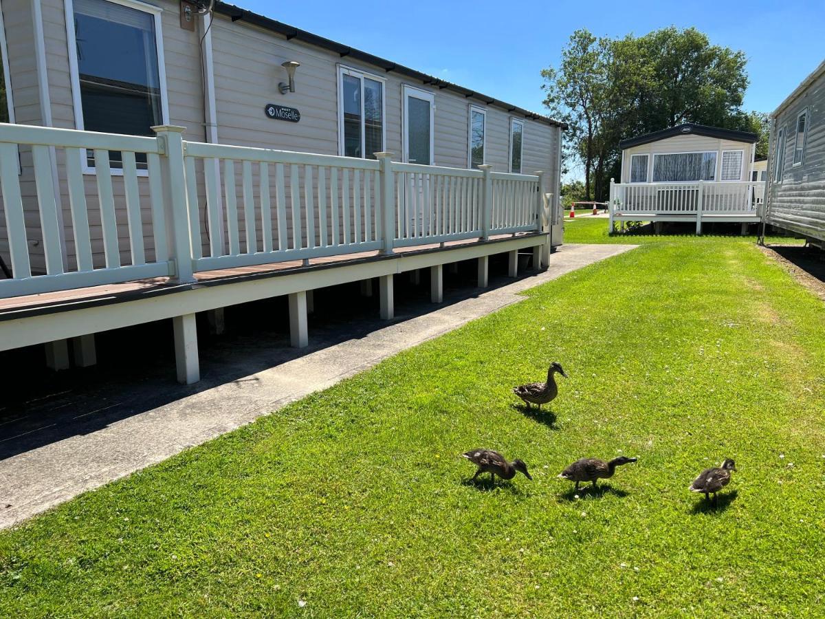 Dragonfly Lodge South Cerney Esterno foto